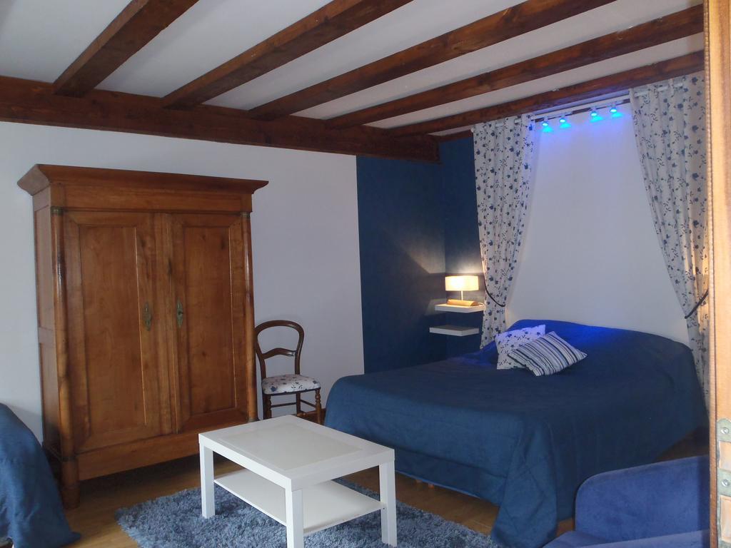 Chambres D'Hotes Du Domaine De Jacquelin Saint-Germain-du-Puy Room photo